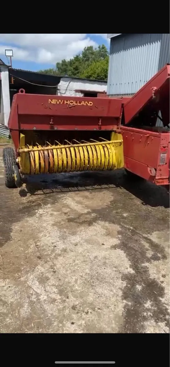 New Holland 370 Square Baler - Image 1