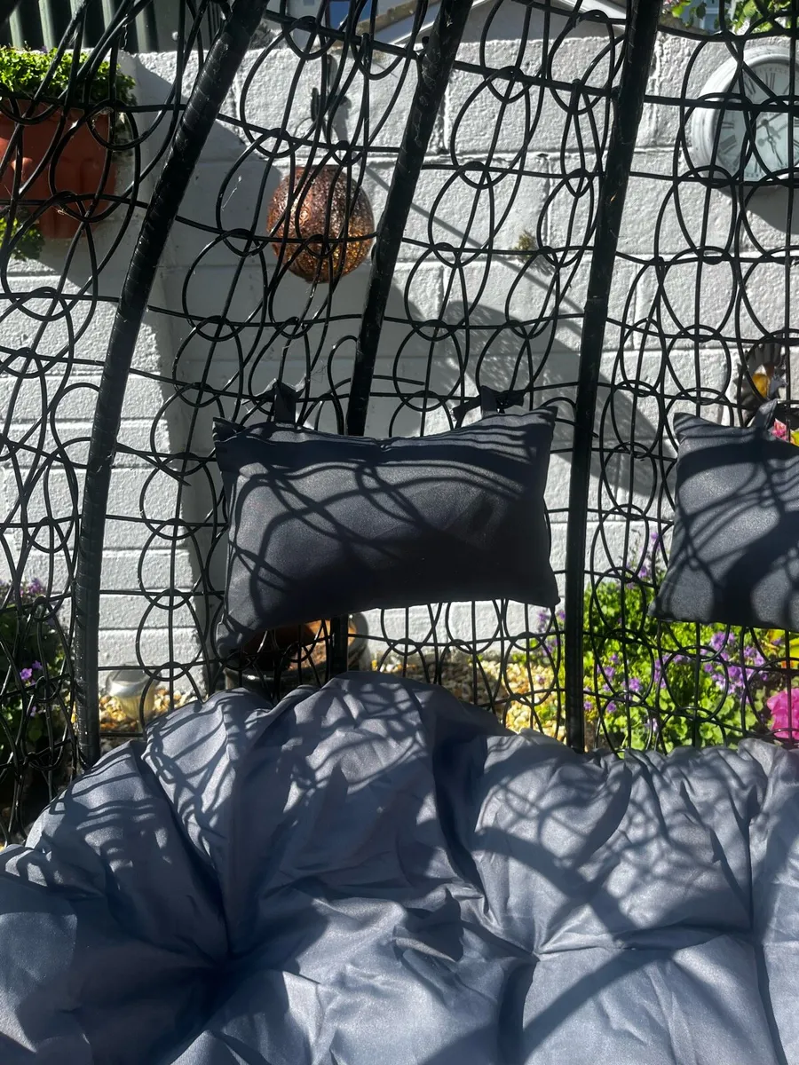 Double egg chair - Image 3