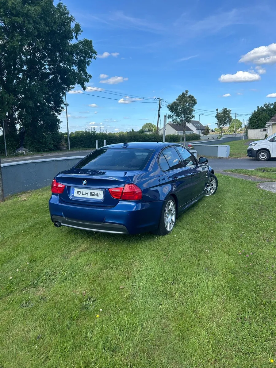 2010 BMW 3 Series - Image 2