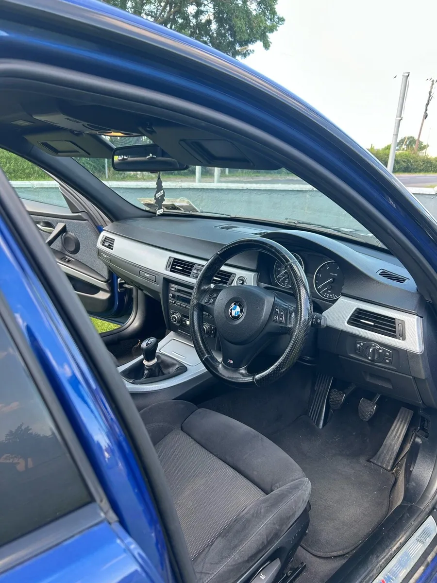 2010 BMW 3 Series - Image 4