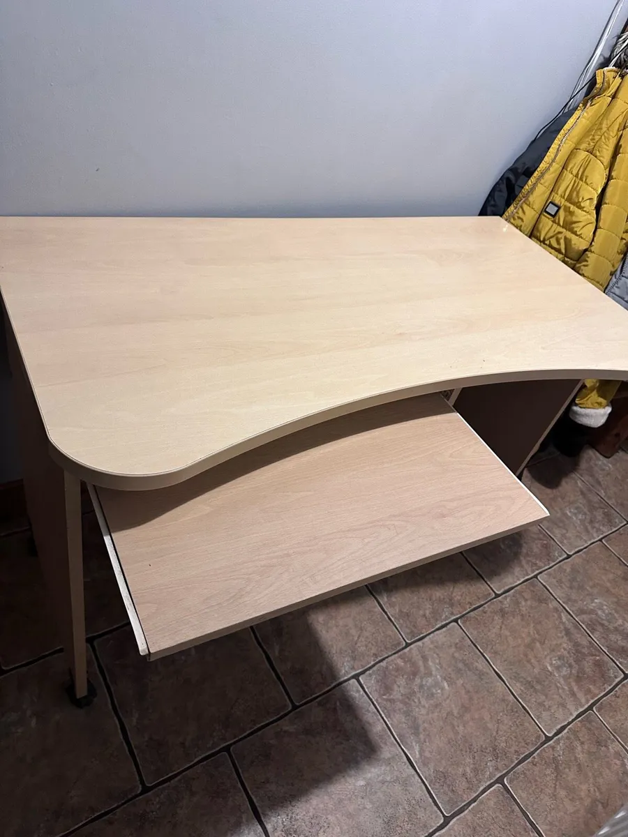 Computer desk - Image 2