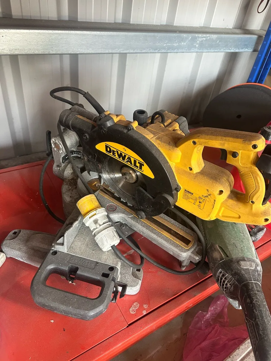 Nail guns & ladder - Image 2