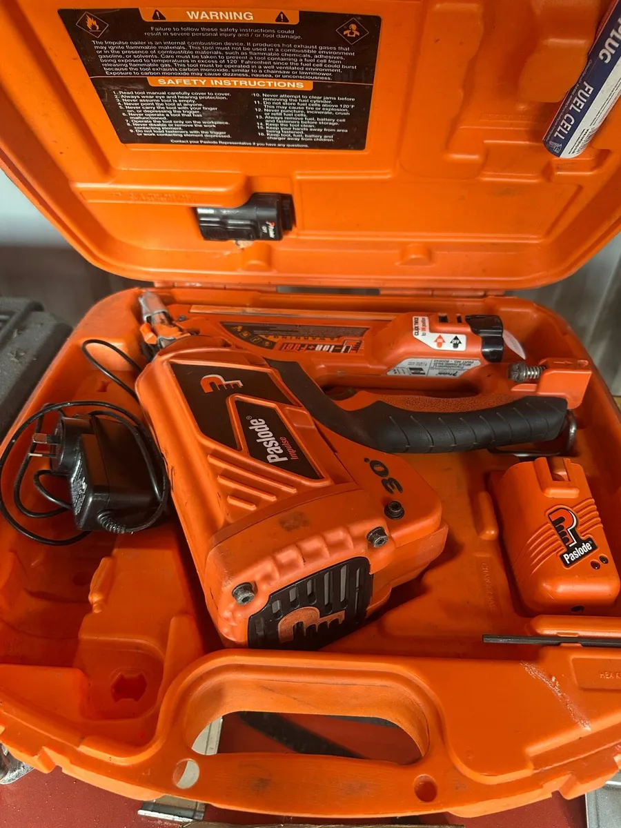 Nail guns & ladder - Image 3