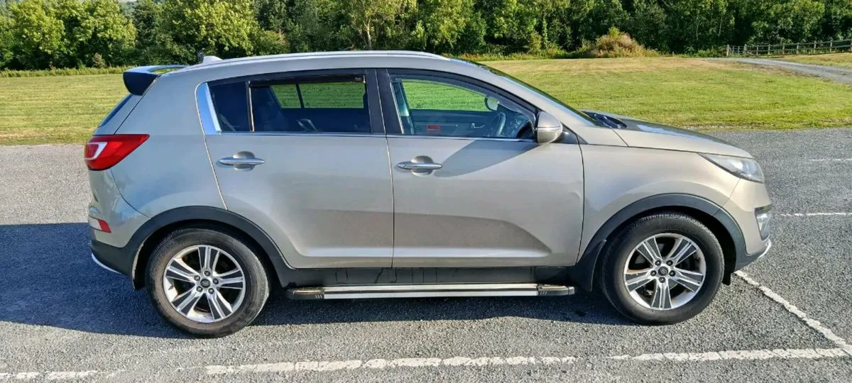 Car - Image 4