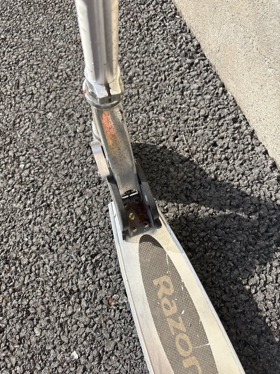 Razor kick scooter - Image 4