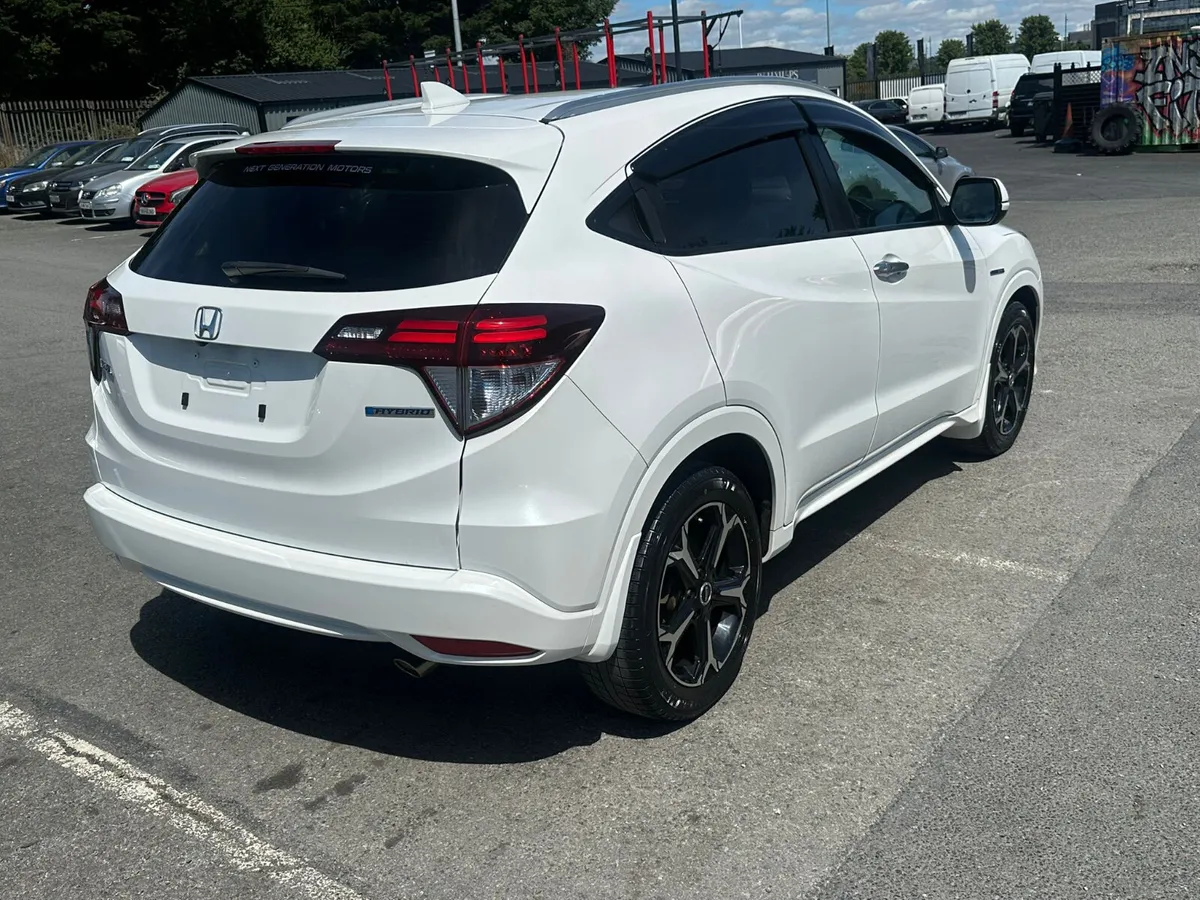 2016 HONDA VEZEL AUTOMATIC FULL OPTION - Image 3