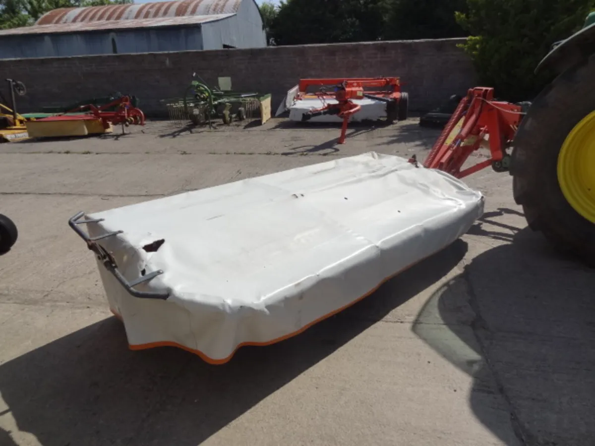 Kuhn GMD800 Side Mounted Disc Mower - Image 1