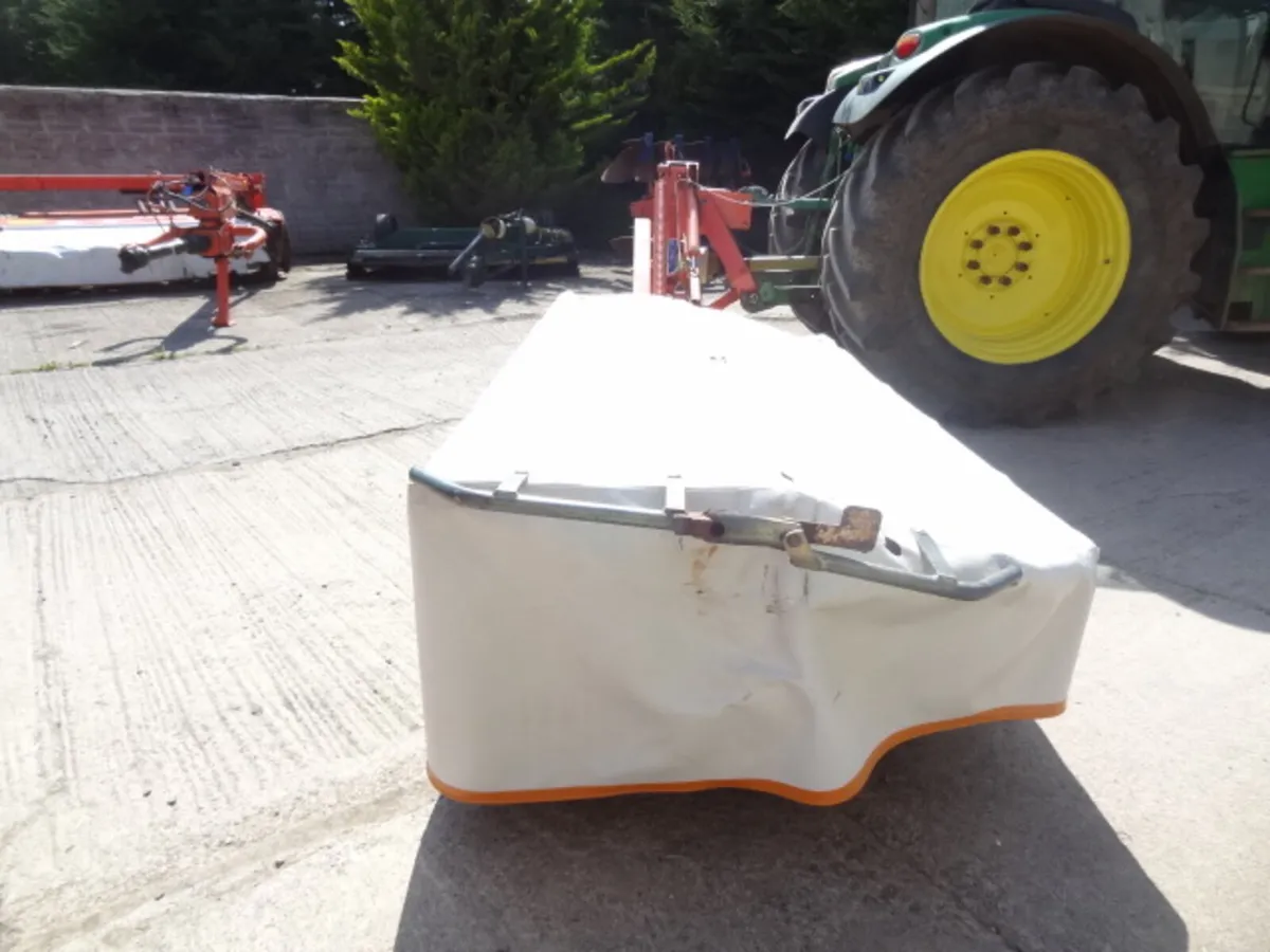 Kuhn GMD800 Side Mounted Disc Mower - Image 2