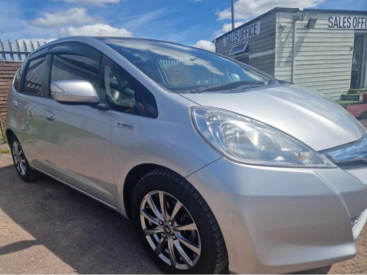 Honda Fit 1.3 PETROL AUTO  HYBRID - Image 2
