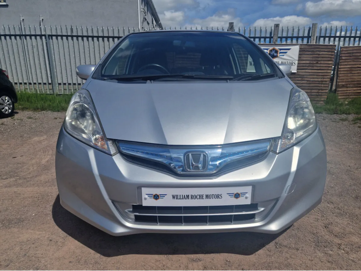 Honda Fit 1.3 PETROL AUTO  HYBRID - Image 3