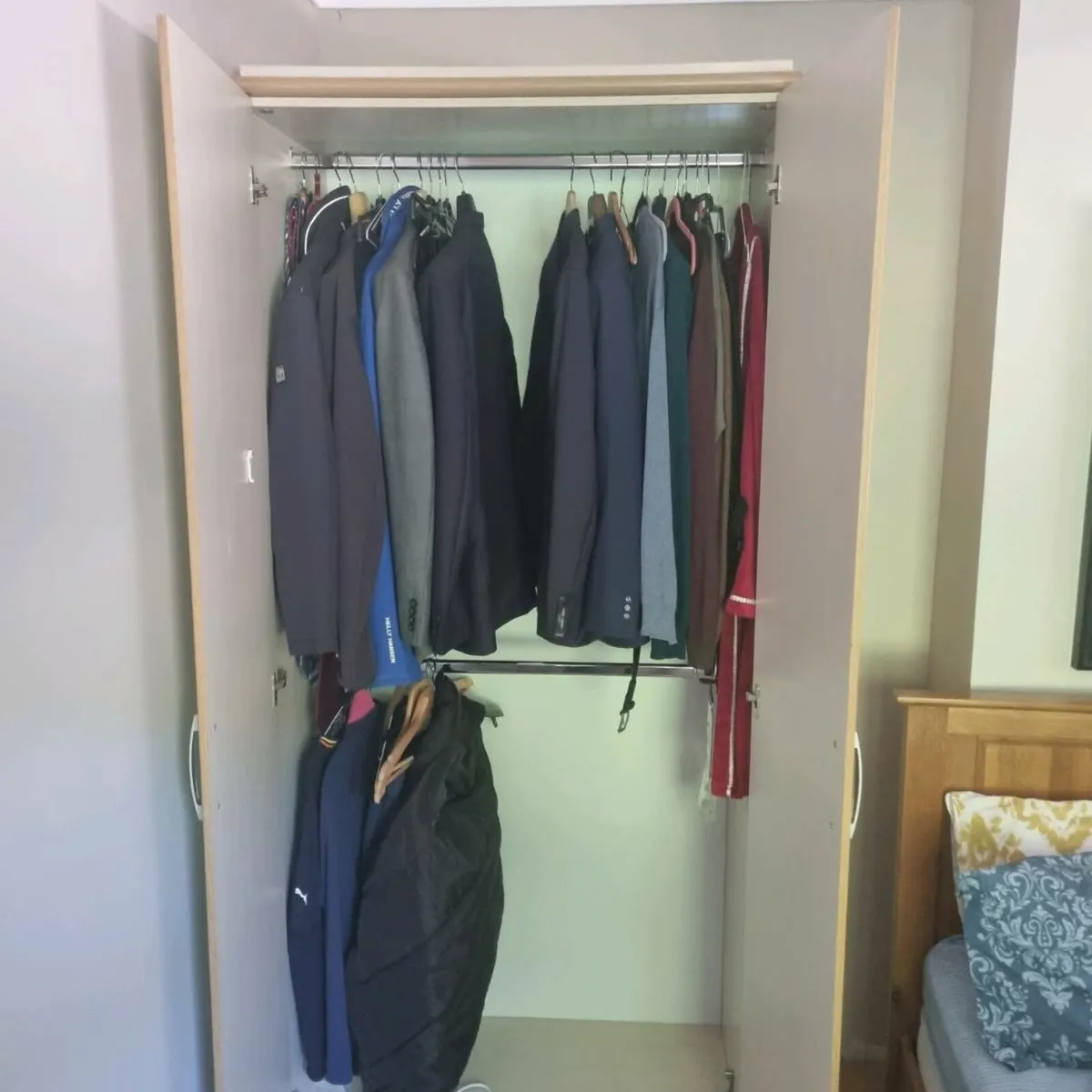 Wardrobe and chest of drawers - Image 2