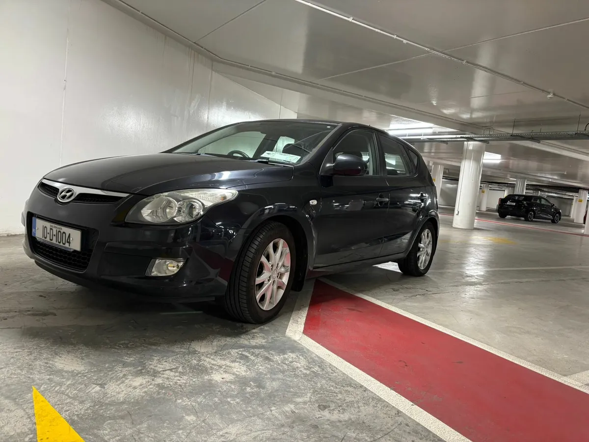 Hyundai i30 very low km - Image 1
