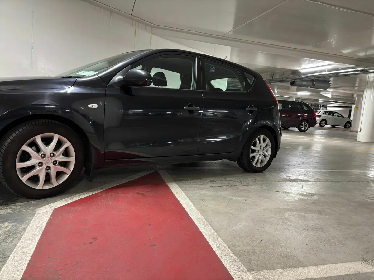 Hyundai i30 very low km - Image 2