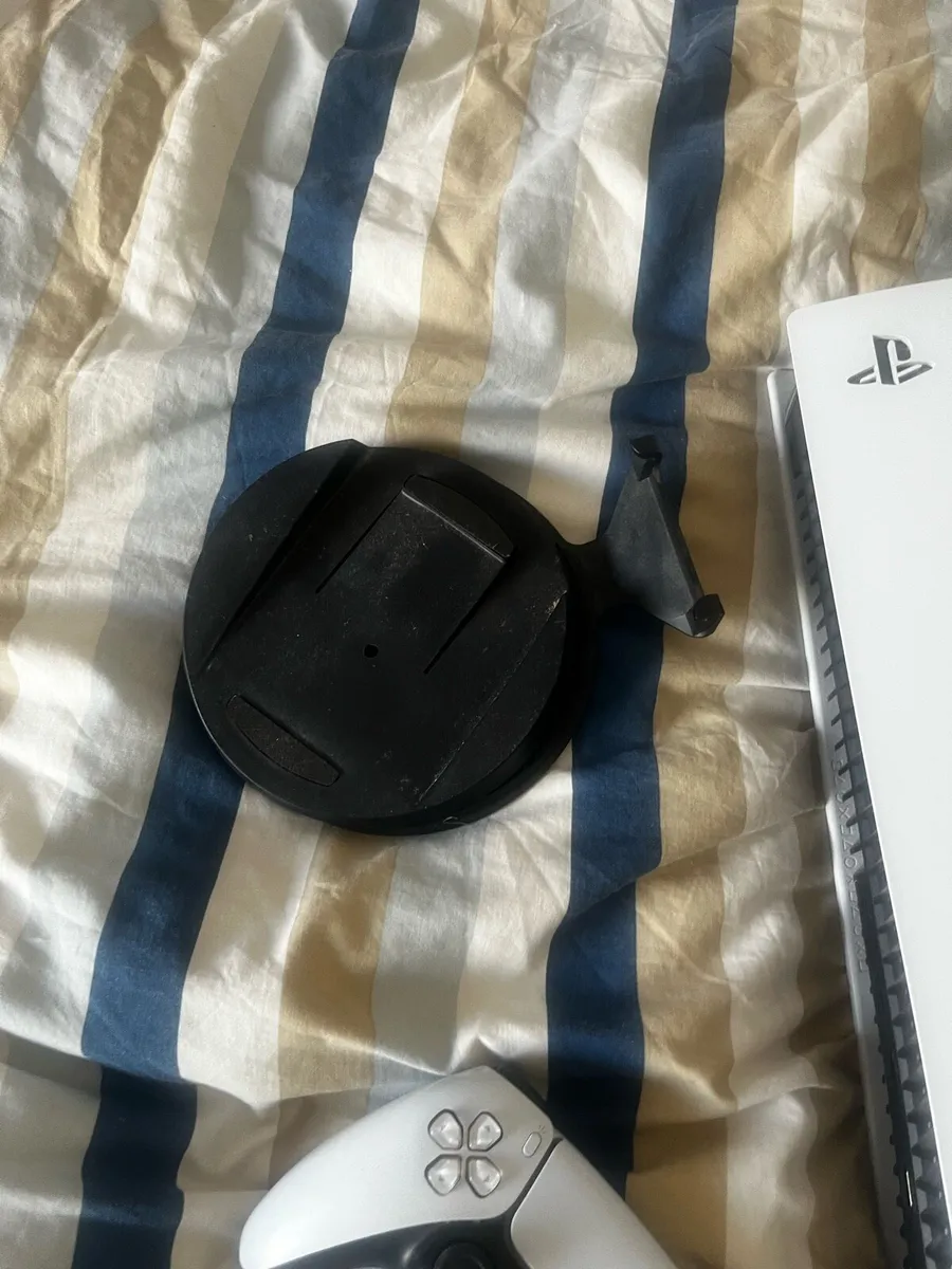 PlayStation 5 disc edition mint condition - Image 3