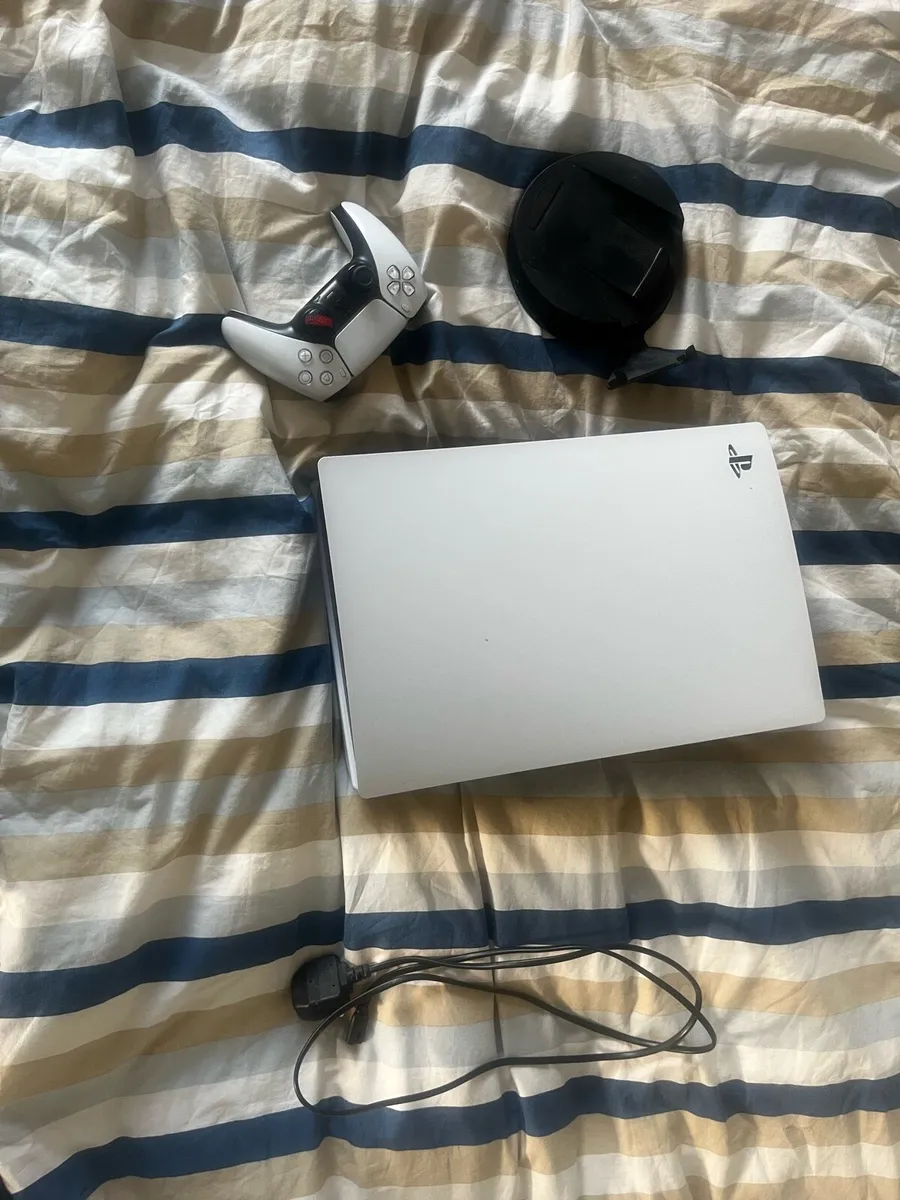 PlayStation 5 disc edition mint condition - Image 1