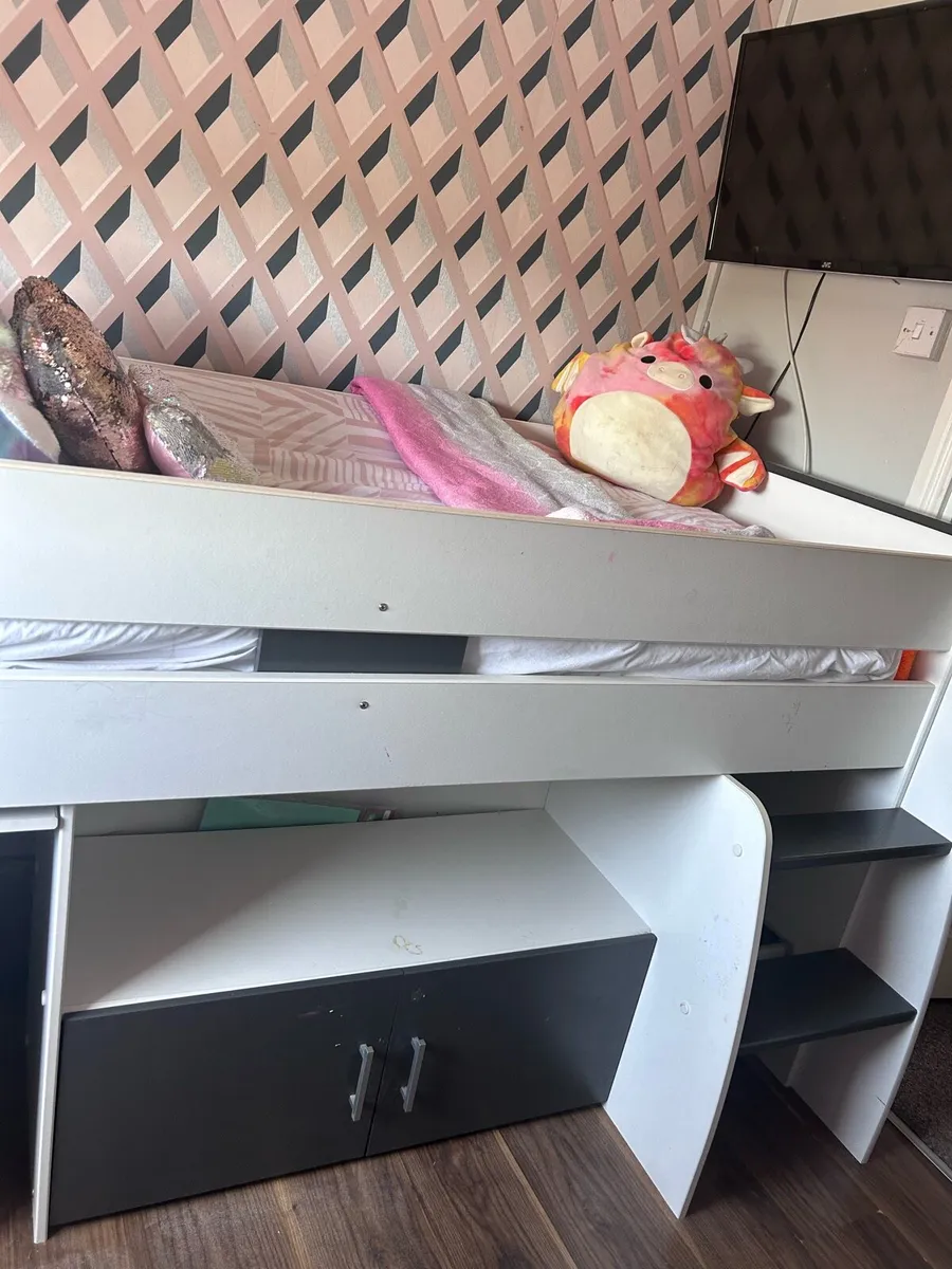 Bed - Image 3