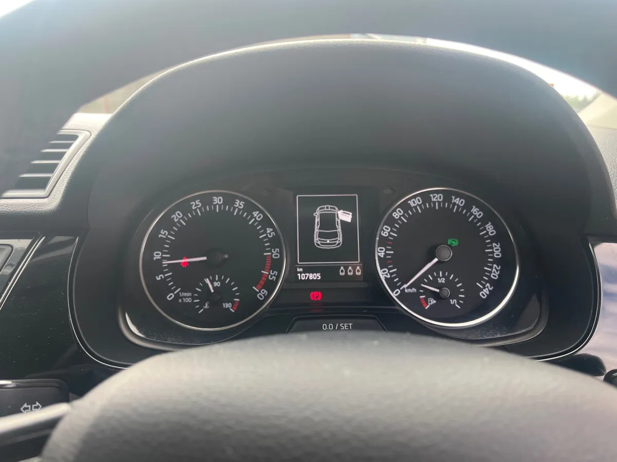 Skoda Fabia 2015 - Image 2