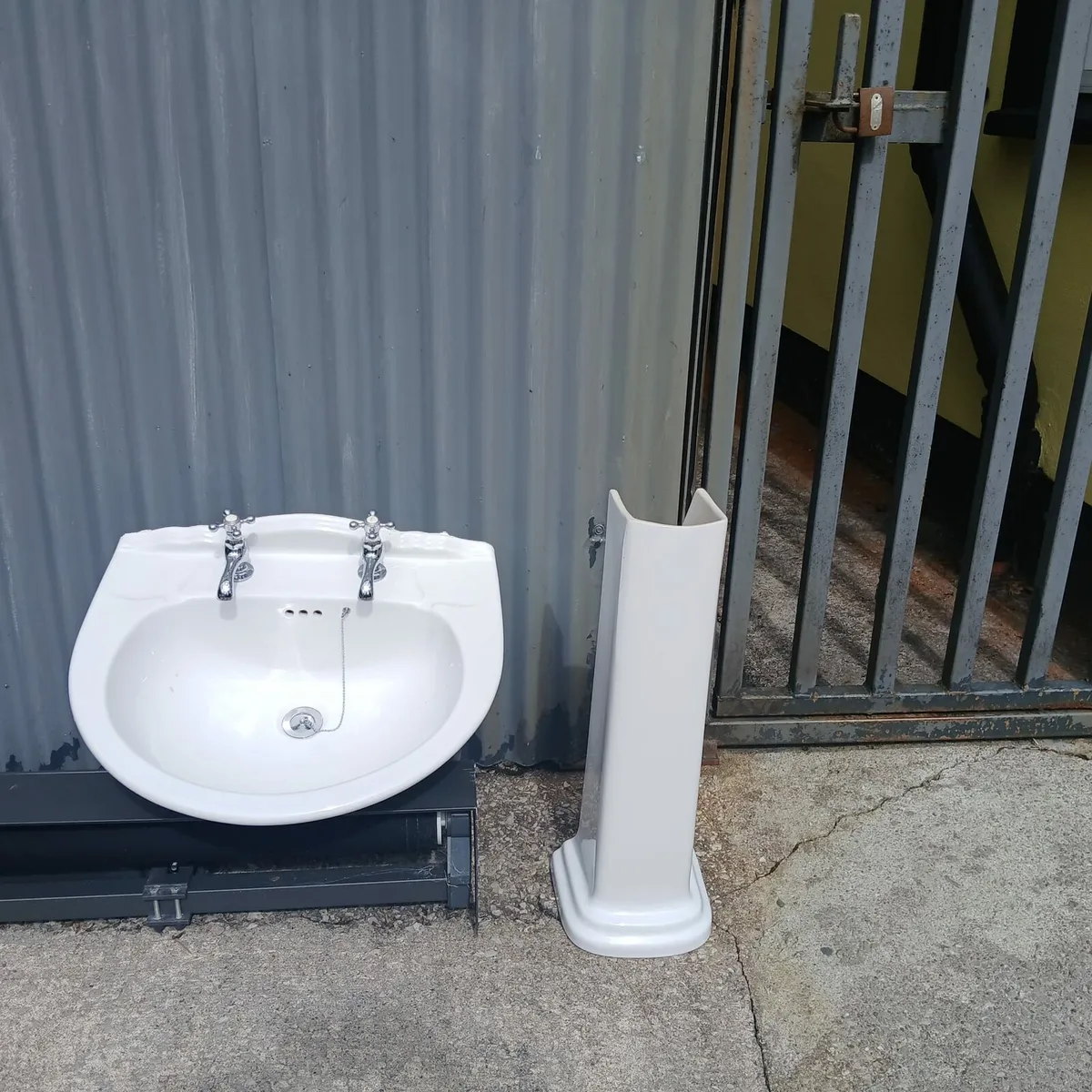 Hand basin taps and stand for sale - Image 3