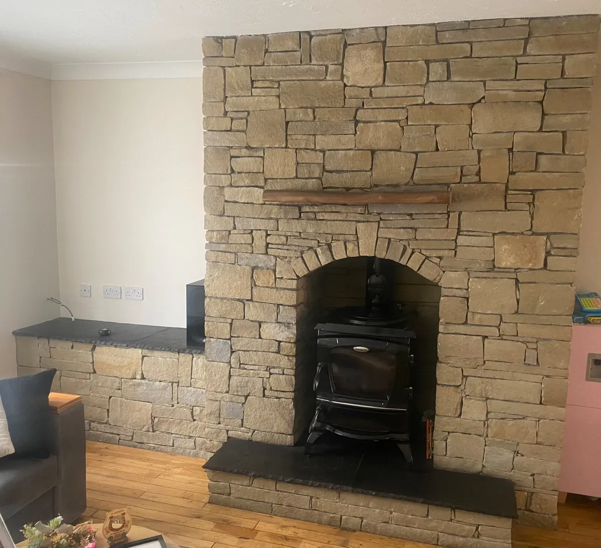 Stone fireplace, oak beam €400. Ready to go. - Image 1