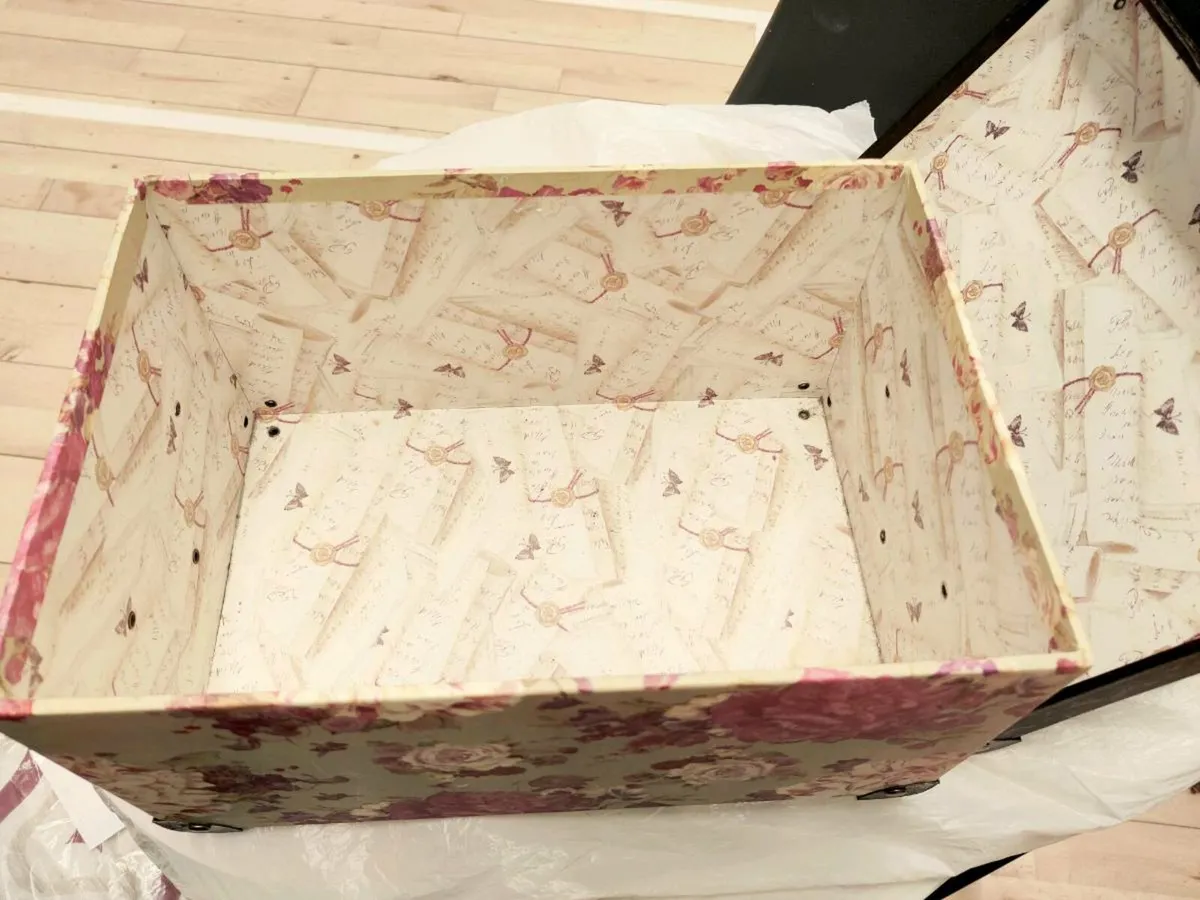 HEAVY NEW FILE, Office Or Keepsake METAL Big Box ! - Image 4