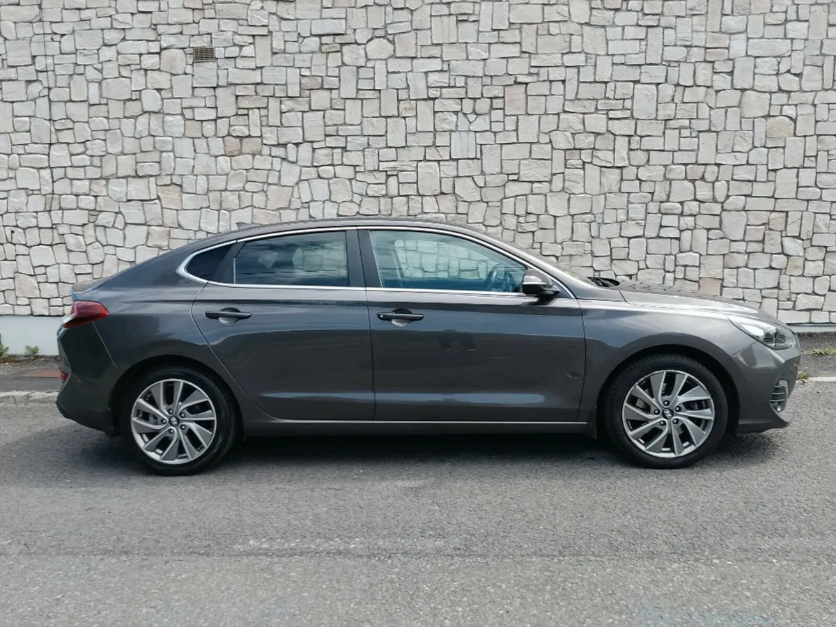 Hyundai i30 i 30 Fastback 5DR - Image 2