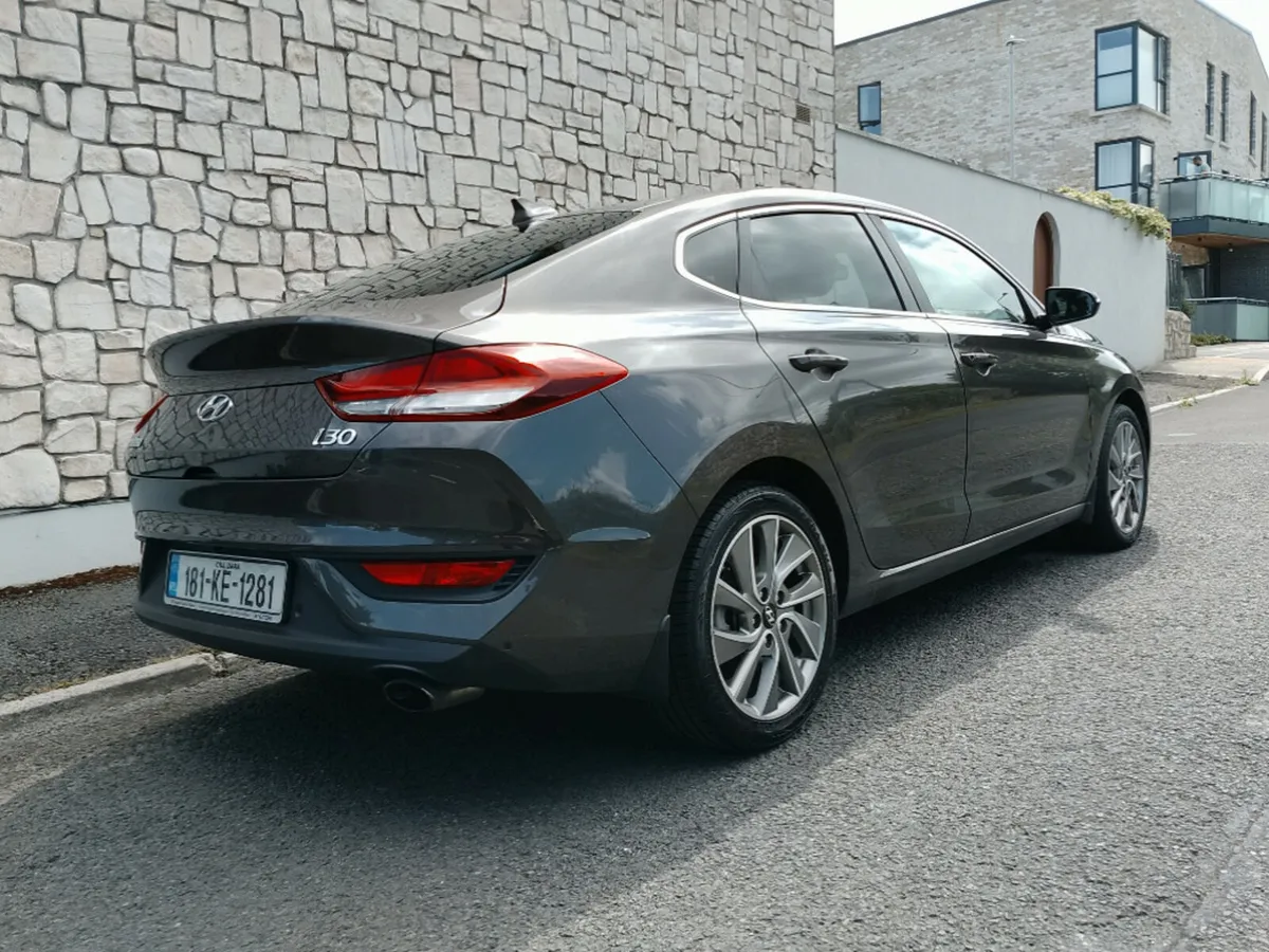 Hyundai i30 i 30 Fastback 5DR - Image 3