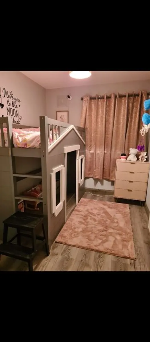 Kids wooden house bed - Image 1