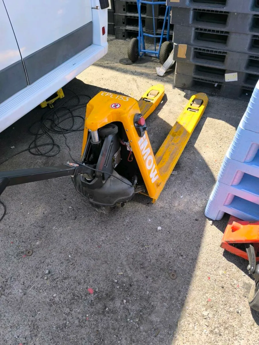 Electric pallet truck - Image 1