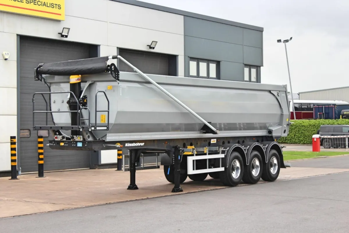 NEW 2025 KASSBOHRER TRI-AXLE TIPPING TRAILER - Image 3