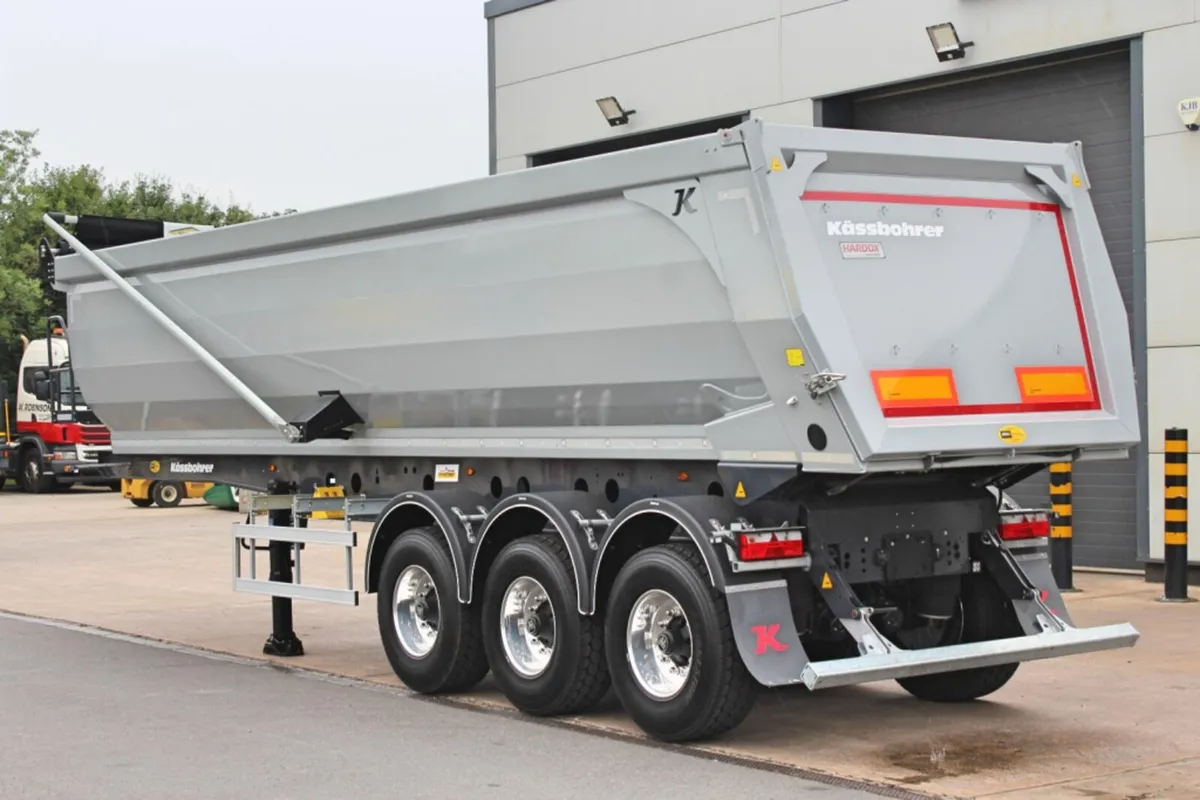 NEW 2025 KASSBOHRER TRI-AXLE TIPPING TRAILER - Image 4