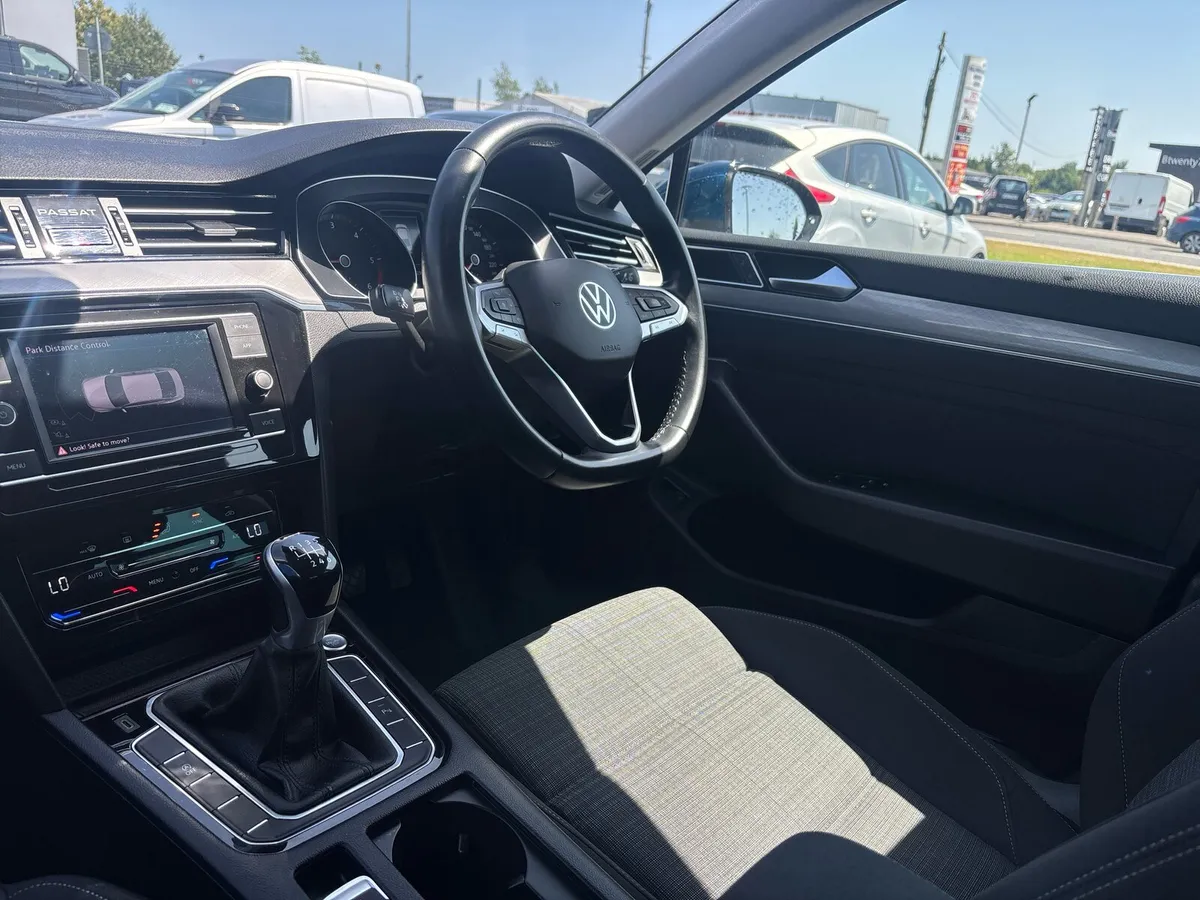 Volkswagen Passat 2021 - Image 3