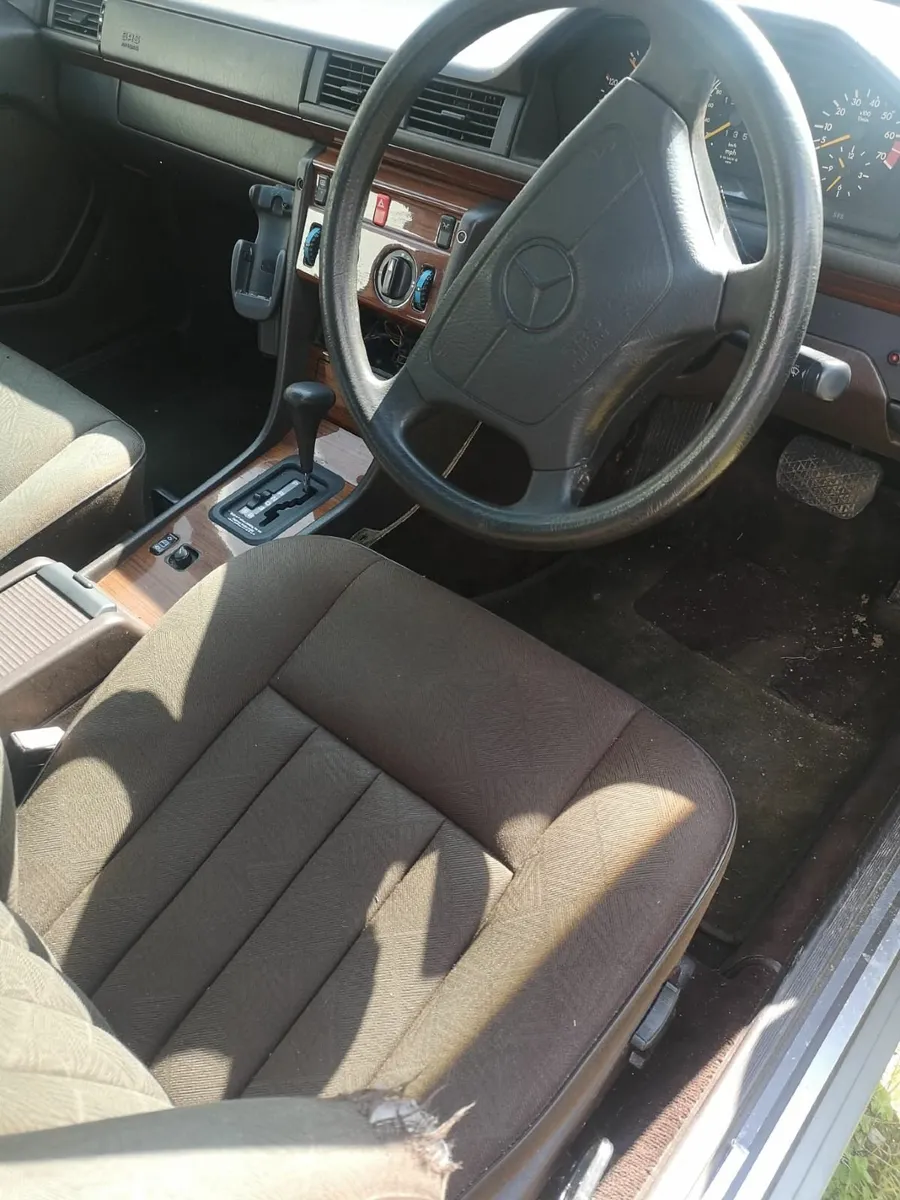 Mercedes-Benz E-Class 1995 - Image 4