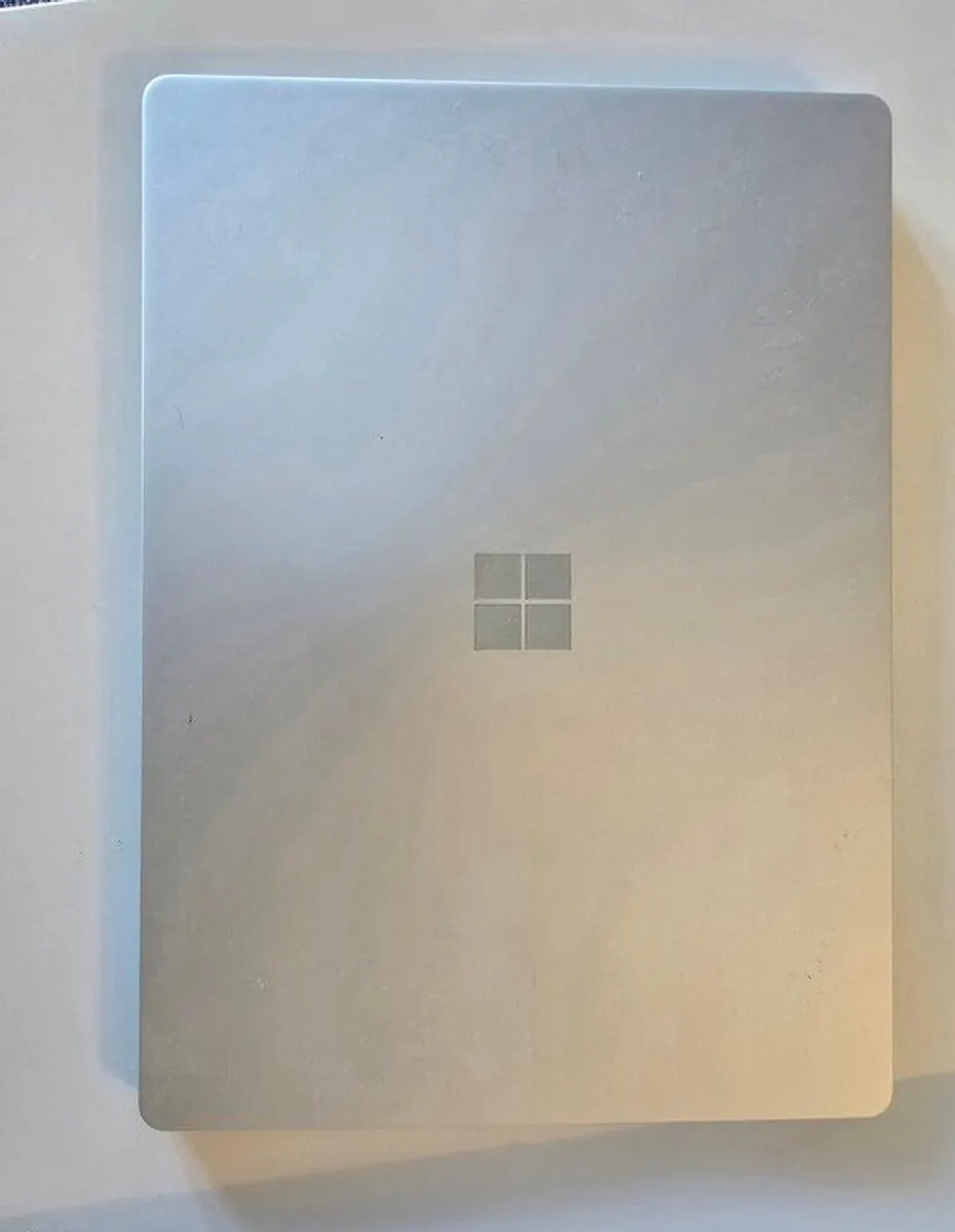 Microsoft Surface Laptop 2 - 13.5" - Image 1
