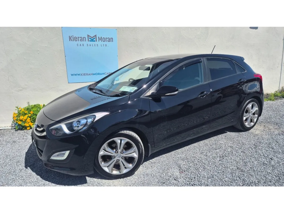 Hyundai i30 1.6 Premium - Image 1