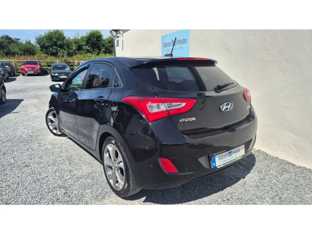 Hyundai i30 1.6 Premium - Image 3