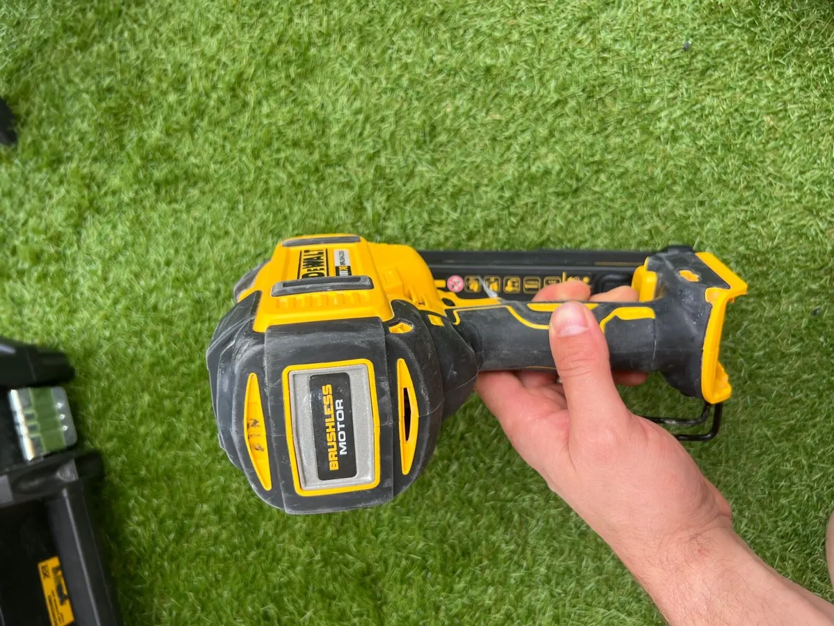 Dewalt nail gun - Image 2