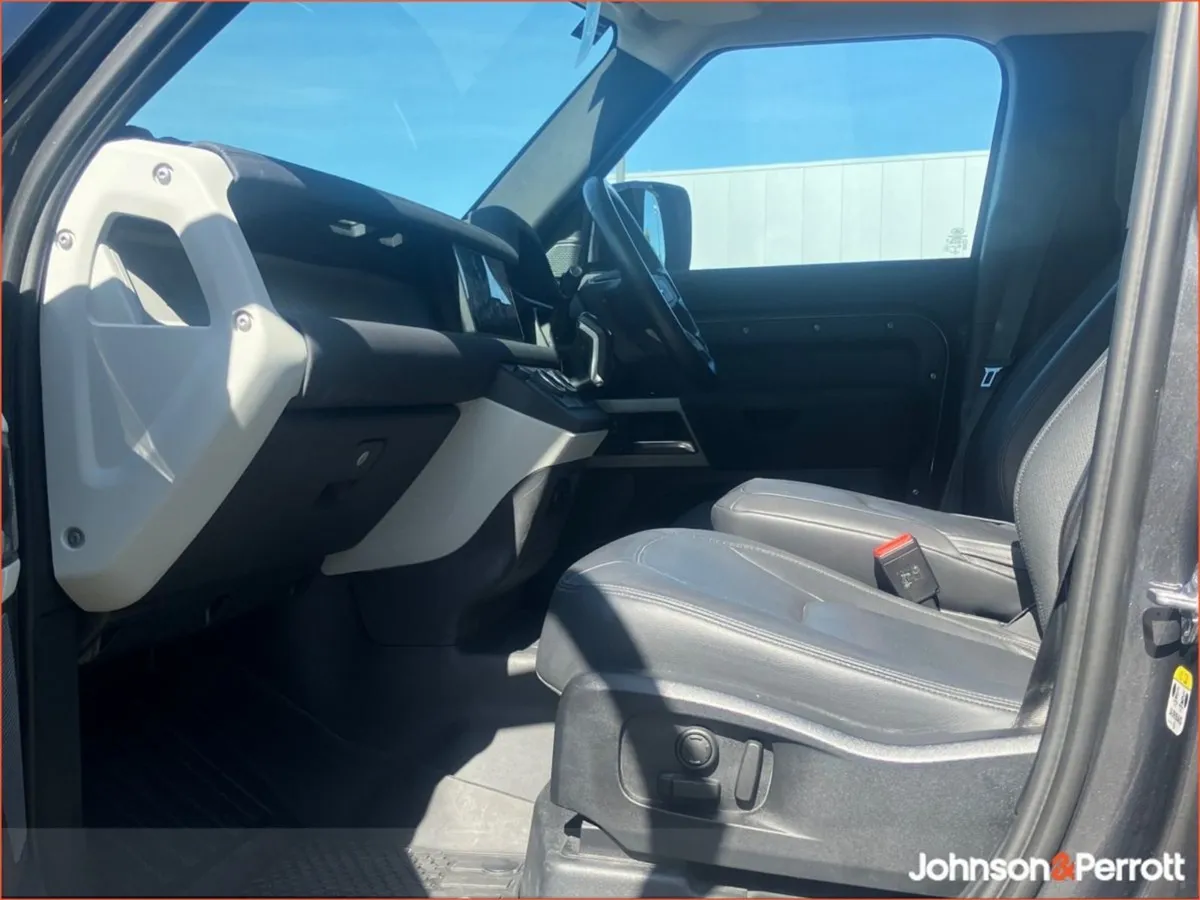 Land Rover Defender Defender 110 3.0 D Hard TOP SE - Image 4