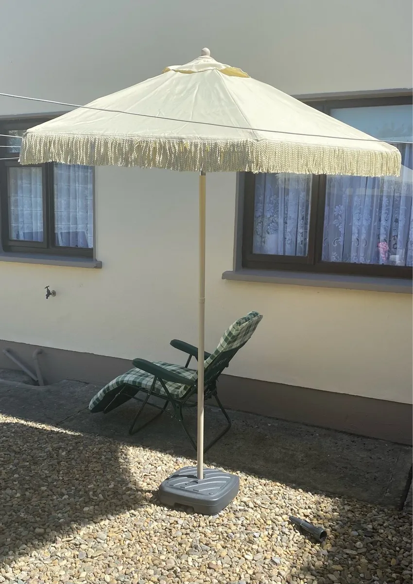 BRAND NEW Parasol 1.8 Metre with Tilt Facility - Image 2