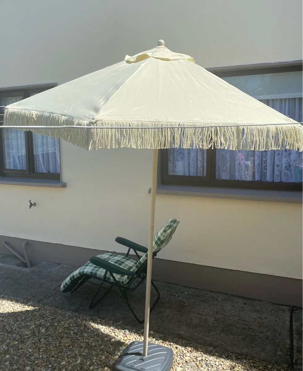BRAND NEW Parasol 1.8 Metre with Tilt Facility - Image 1