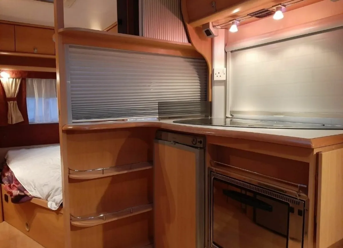 Caravan - Image 4