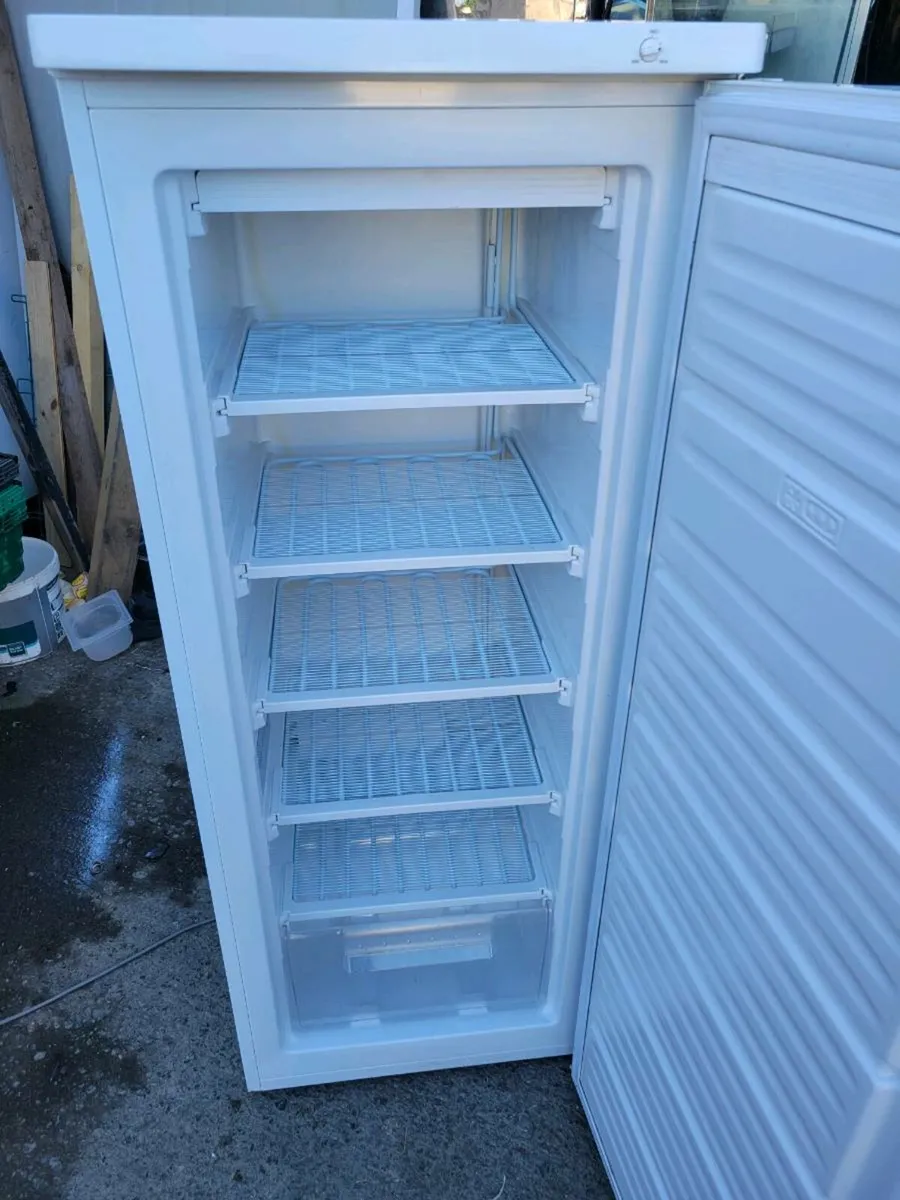 Freezer ESENTIALS CTF55W18 - Image 2