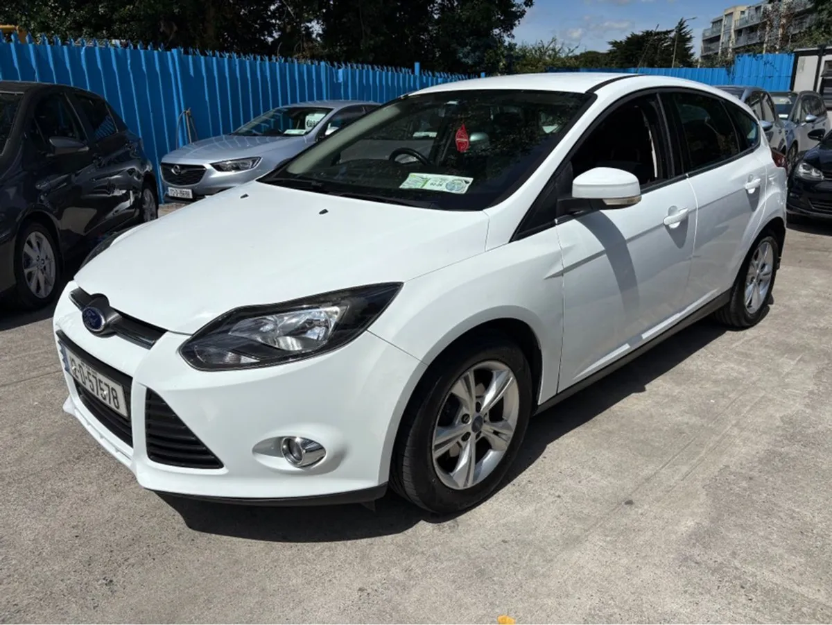 Ford Focus 1.0 Ecoboost Zetec 125PS 5DR - Image 3