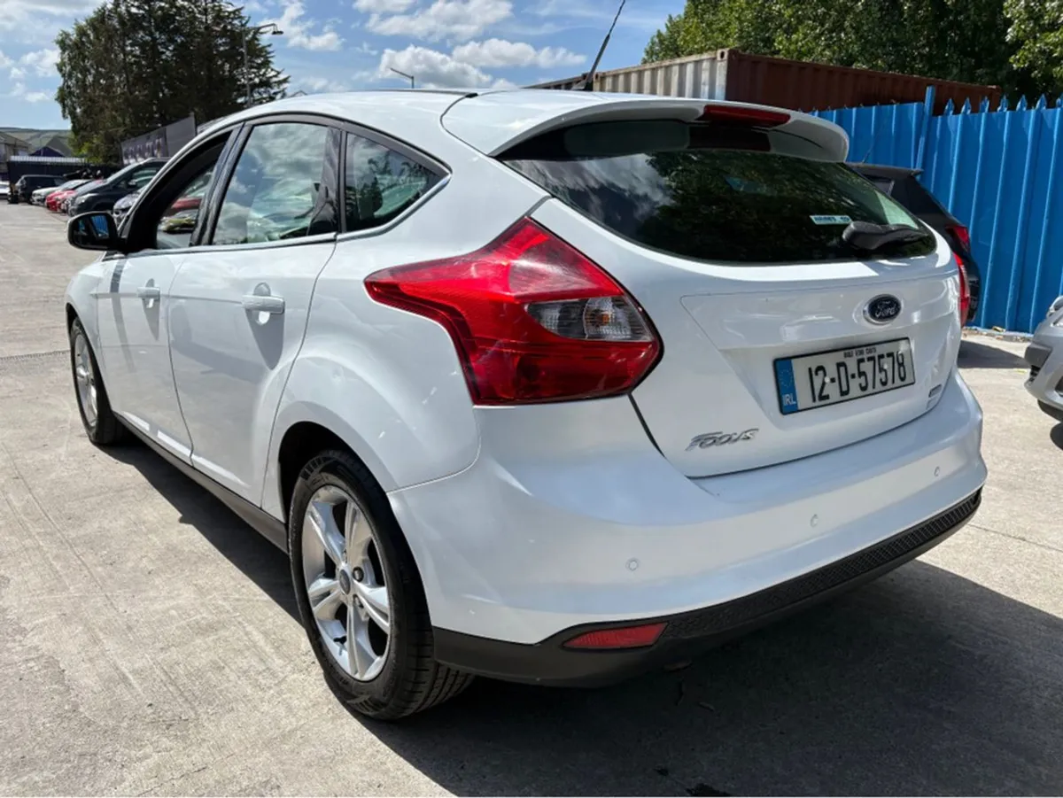 Ford Focus 1.0 Ecoboost Zetec 125PS 5DR - Image 4