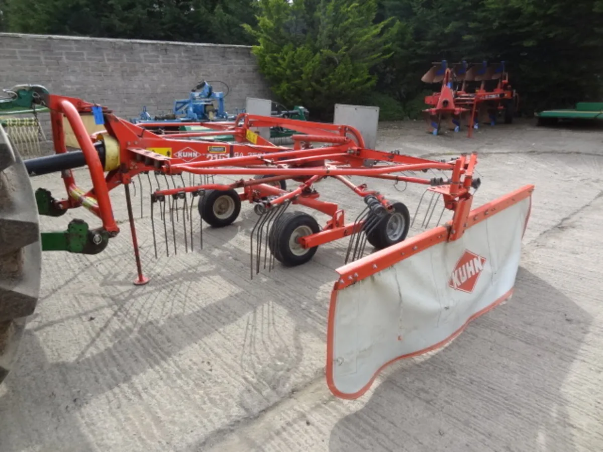 Kuhn Single Rotor Rake - Image 1