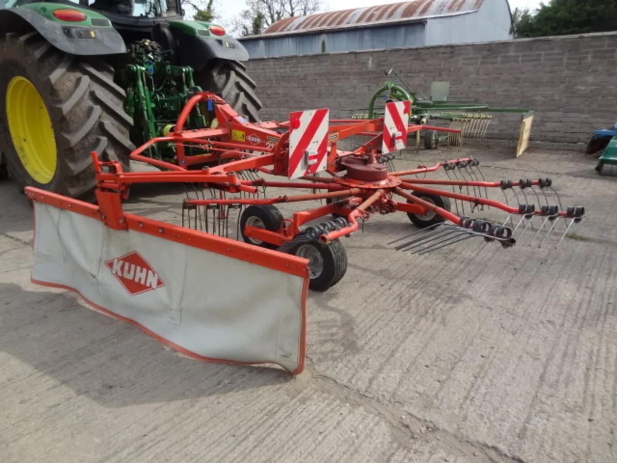 Kuhn Single Rotor Rake - Image 3