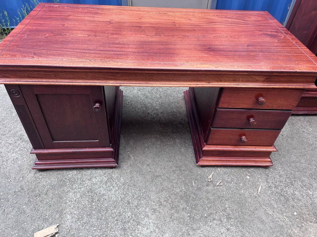 Solid table & bookshelf - Image 4