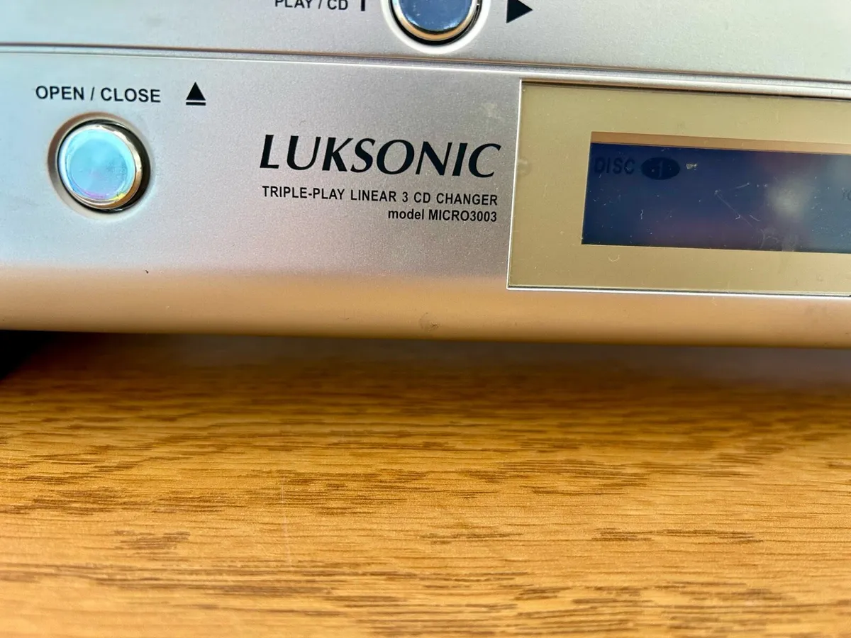Luksonic triple play linear 3 Cd player w speakers - Image 4