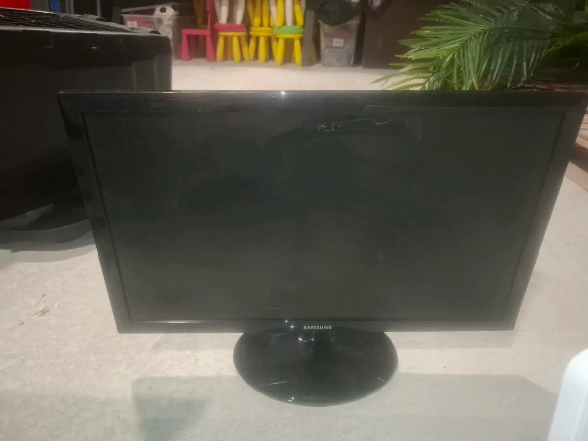 PC monitors - Image 2