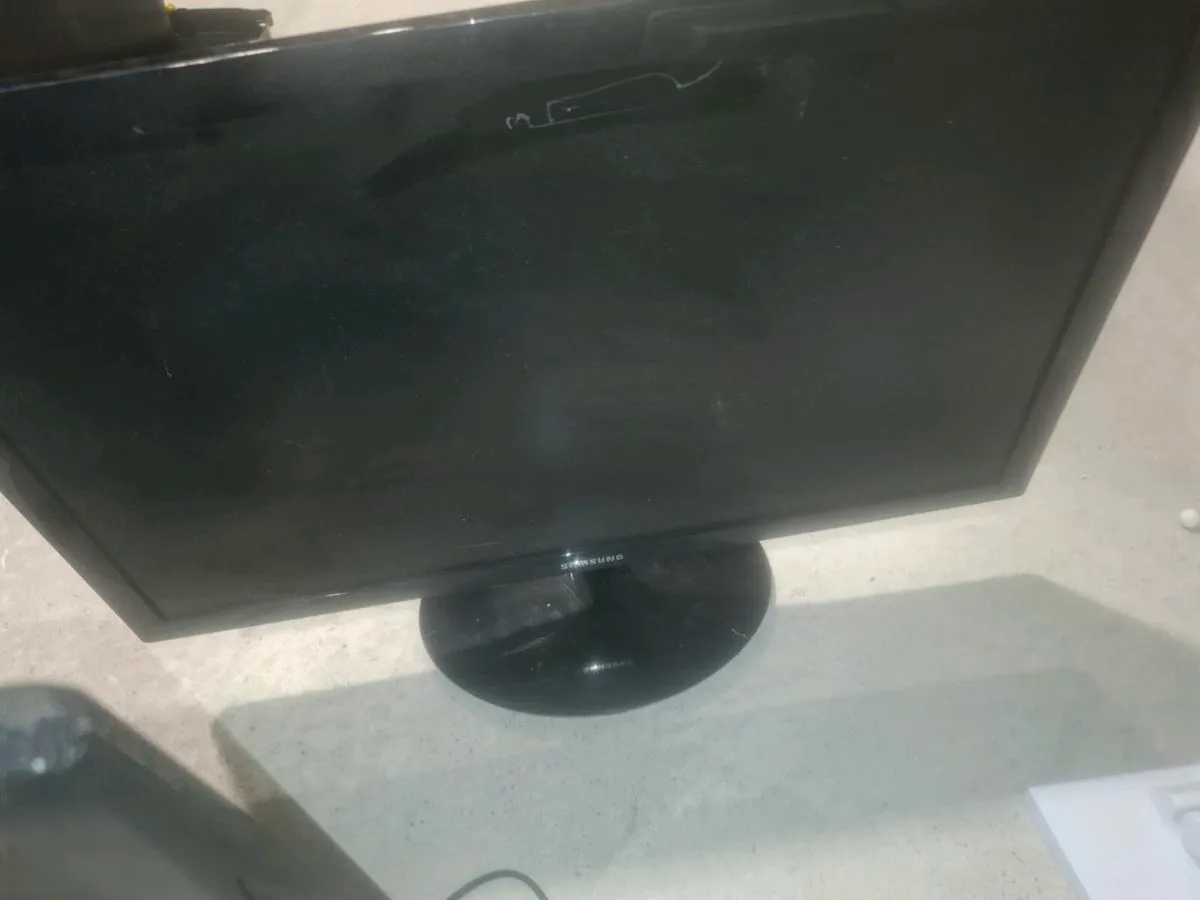 PC monitors - Image 3