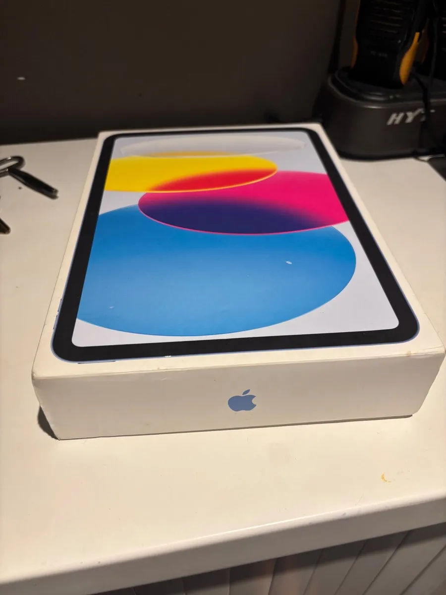 iPad 10th gen 250gb WiFi - Image 1